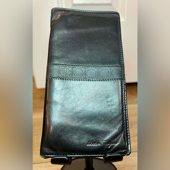 SALVATORE FERRAGAMO Ganchini Leather Wallet in Black - EUC - Picture 3 of 11